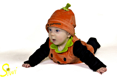 Zu Halloween, Jannis als kleiner Kürbis.