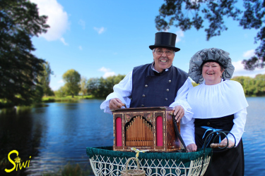 Etwas Nostalgie im Oderbruch mit dem Drehorgel-Duo Marita & Erich Cordes aus Freiburg.