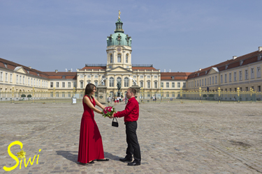 Auf dem Schlossplatz in Berlin Charlottenburg.