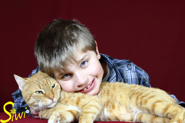 Ganz innig mit seinem Kater.